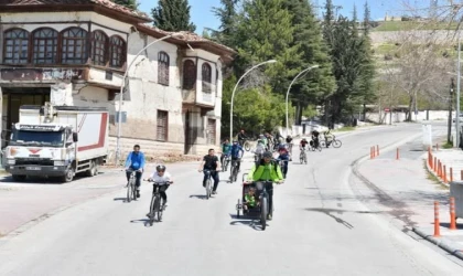 Yeşilyurt Belediyesi’nden baharın gelişine pedallı kutlama