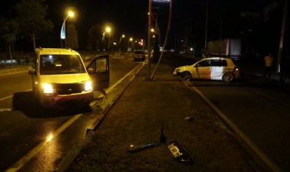 Malatya’da Hafif Ticari Araç ile Otomobilin Çarpışması Sonucu 2 Yaralı