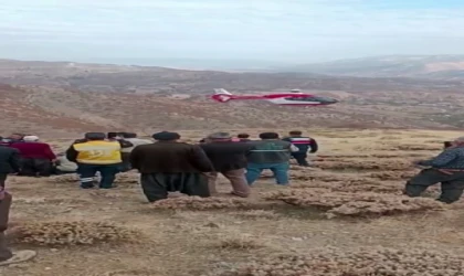 Malatya'da uçuruma yuvarlanan şahsın helikopterle sevk anları kamerada