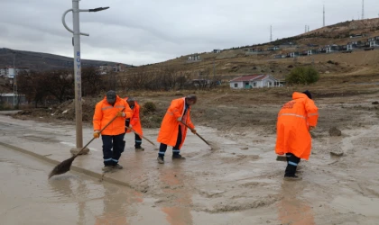 Battalgazi Belediyesi, Pınarbaşı Göleti Çevresinde Detaylı Temizlik Çalışması Yaptı