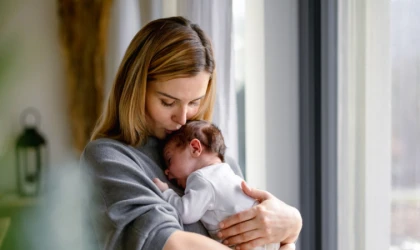 Doğum İzni 24 Haftaya, Babalık İzni 10 Güne Çıkıyor