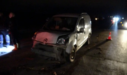 Hafif ticari araç sürüye daldı, 10'dan fazla koyun telef oldu