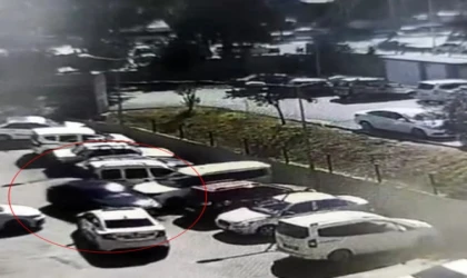 Kalp krizi geçiren sürücü hastane otoparkında 7 araca çarptı: O anlar kamerada