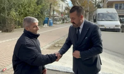 Kocaeli’de Yolda Bulduğu 60 Bin Doları Teslim Eden Temizlik Görevlisine Hediye Çeki Verildi