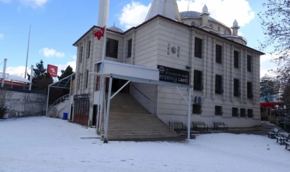 Malatya'da cami tuvaletinde baygın bulunan genç hastaneye kaldırıldı