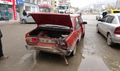 Malatya'da İki Otomobil Çarpıştı: 2 Yaralı