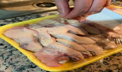 Türkiye’de Yaşayan Rus Vatandaşından Market Tepkisi: Bozuk Tavuk Kamerada