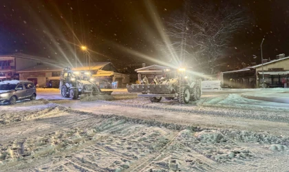 Akçadağ Belediyesi'nin kar mesaisi sürüyor