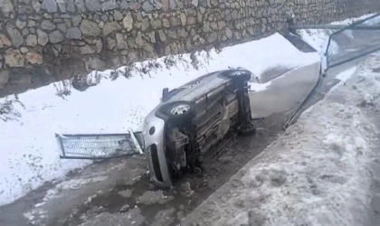 Gedik'te Yoldan Çıkan Otomobil Sulama Kanalına Uçtu