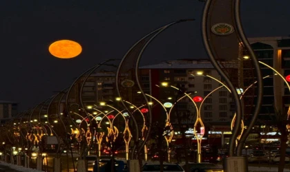 Malatya Semalarında Kızıl Dolunay Görsel Şölen Oluşturdu