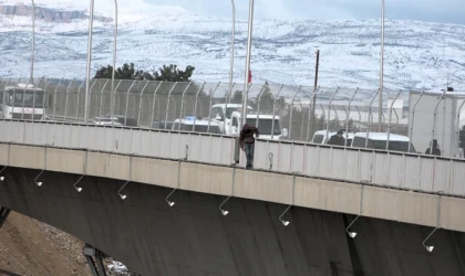 Beylerderesi Viyadüğüne Çıkan Genç Saatler Sonra İkna Edilebildi