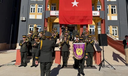 Doğanşehir’de 2. Ordu Bölge Bando Komutanlığı’ndan Öğrencilere Moral Programı
