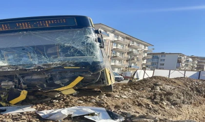 Malatya’da Yolcu Otobüsü İle Otomobil Çarpıştı: 3 Yaralı