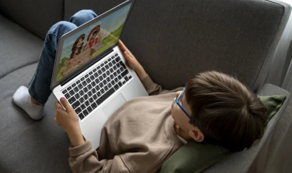 Uzmandan Ailelere Kritik Uyarı: “Ekran Süresi Gelişimin Birçok Alanını Etkiliyor”