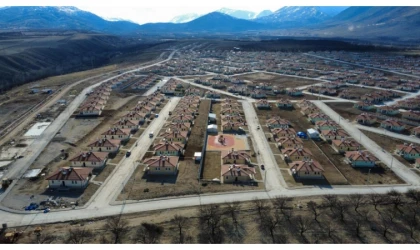 Akçadağ Ören Mahallesi’nde 382 Deprem Konutu Hak Sahiplerine Teslim Edildi