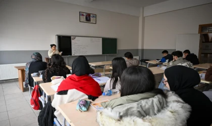 GENÇLERİN ÜNİVERSİTE HEDEFİNE BÜYÜKŞEHİR BELEDİYESİ’NDEN DESTEK