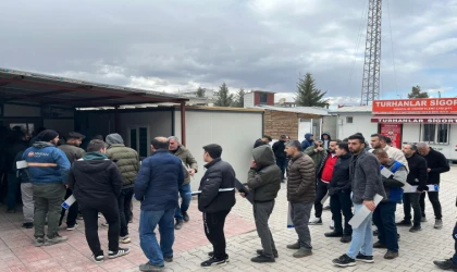 Malatya’da APP Plaka Denetimi: Sürücüler Standart Plaka İçin Kuyruğa Girdi