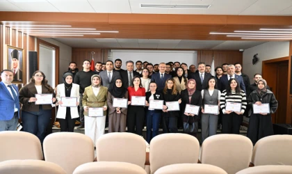 Vali Yavuz, Siber Vatan Programı Sertifikalarını Takdim Etti