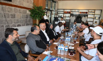 Başkan Er, ‘İpek Yolu Kervanı’ Üyeleriyle Bir Araya Geldi