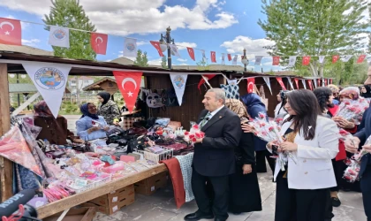 Darende'de Anneler Günü Şenliğine Yoğun İlgi