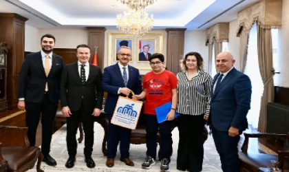 Dünya Birincisi Öğrenci Vali Yavuz Tarafından Kabul Edildi