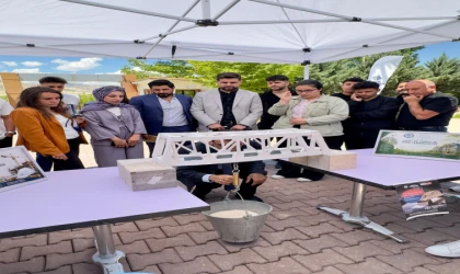 Maket Köprü Yarışmasında Öğrenciler Yeteneklerini Sergiledi