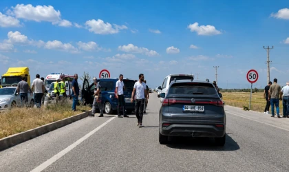 Malatya’da Hafif Ticari Araçlar Çarpıştı: 3 Yaralı
