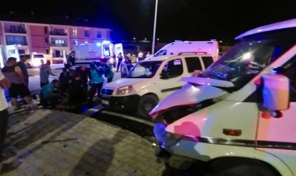 İkizce’de İki Araç Çarpıştı: 5 Yaralı